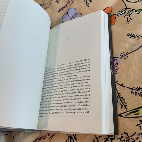 Becoming Michelle Obama Book - Picture 5 of 7